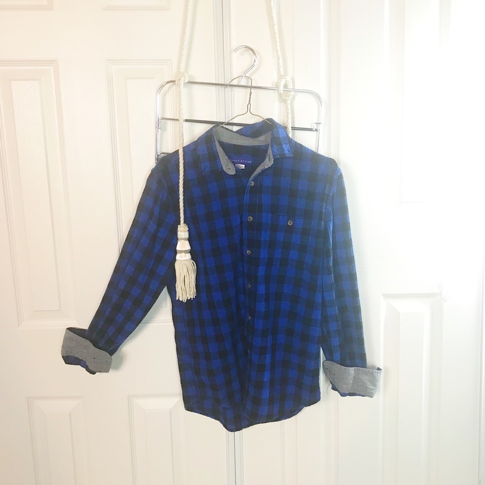 Simply styled button down shirt. Men’s button up